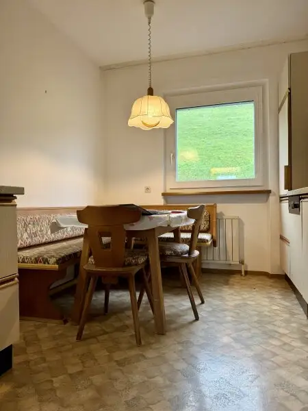 *geräumige 3 Zimmer Wohnung mit extra Küche und Balkon!  Super schöne Aussicht inkludiert!