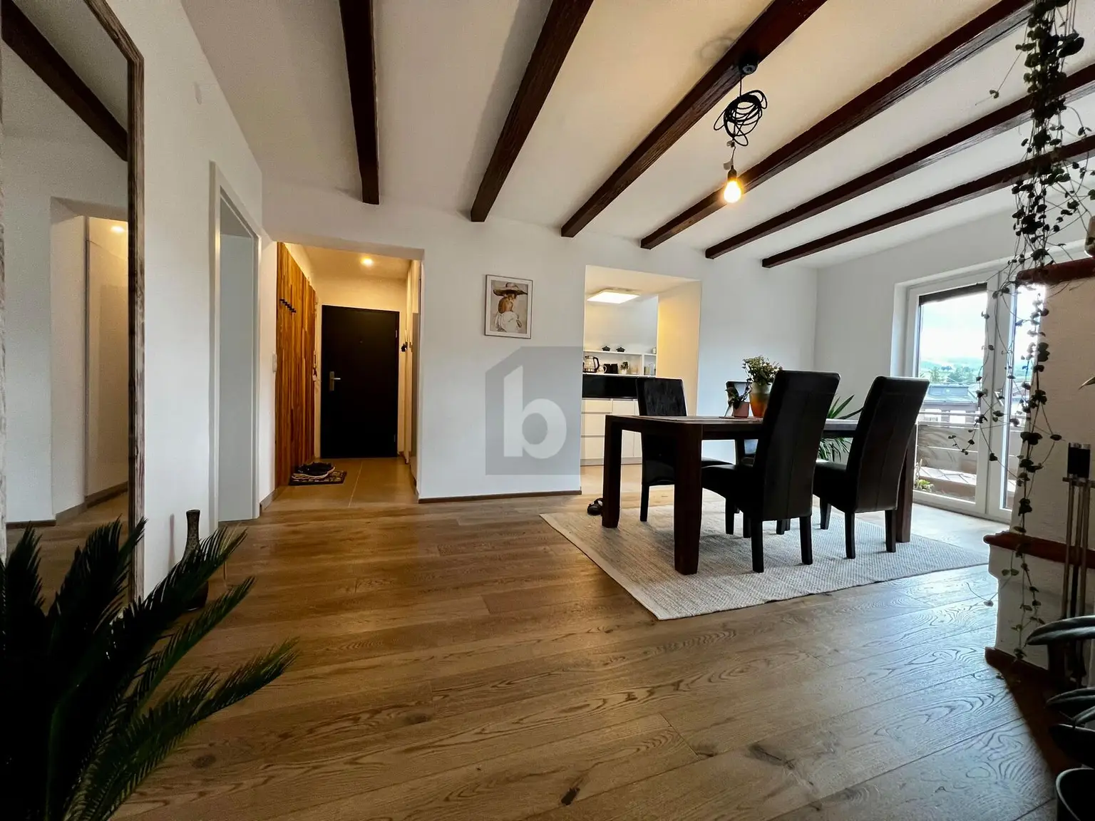 FRISCH SANIERT! ZENTRUMSLAGE MIT BALKON
