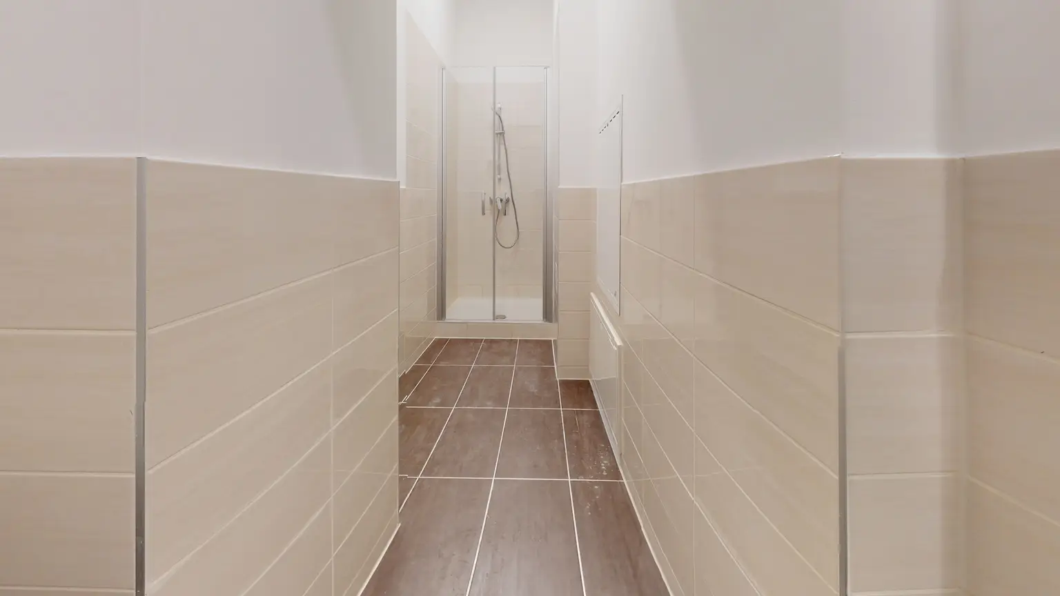 "Urban Oasis" - Moderne Altbauwohnung mit einzigartiger Raumhöhe und Terrasse