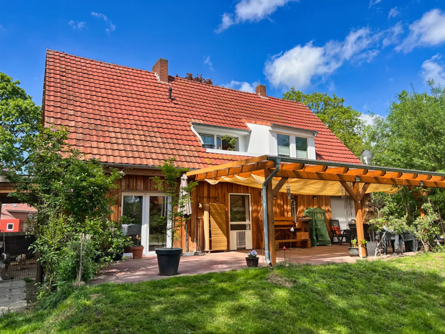 Idylle pur! Haus & Hof in Randlage von Stavern!