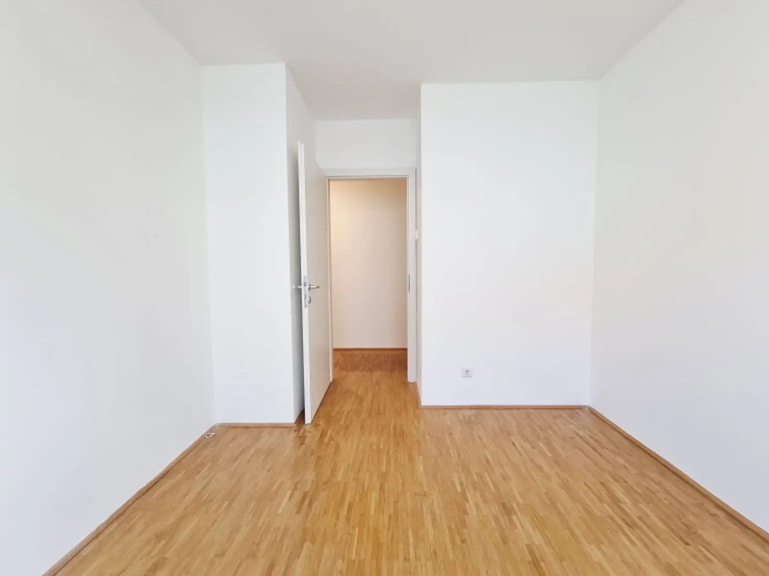 Attraktive 4-Zimmer-Wohnung mit Loggia zwischen Hauptbahnhof und Klinikum