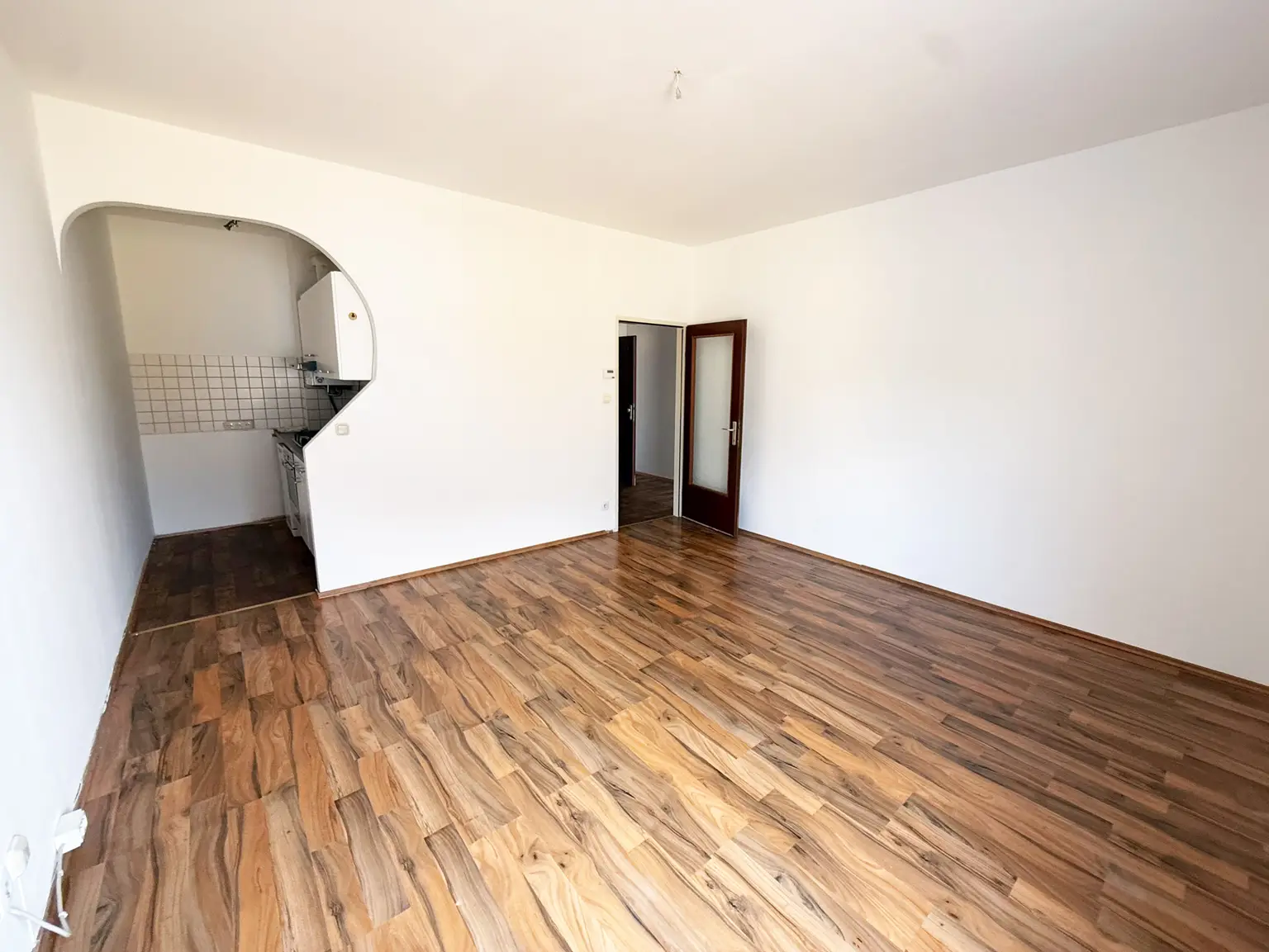 Wohnzimmer mit Küchennische
