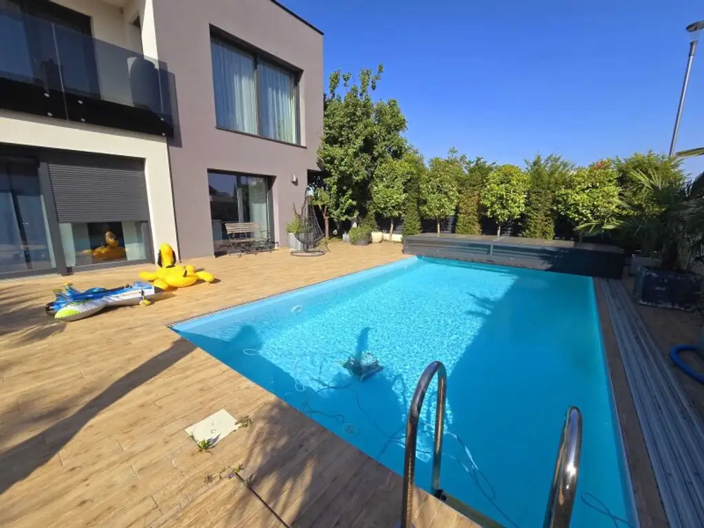 Traumhaft LUXURIÖS AUSGESSTATTETES SMART EFH in Leopoldsdorf: Wfl. 196m², 6 Zimmer, Balkon & Terrasse! + PHOTOVOLTAIK ANLAGE mit STROMSPEICHER + beheizter POOL  + GARAGE + GRILLPLATZ +