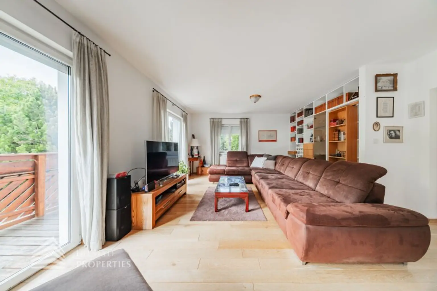 Luxuriöse Villa im Wienerwald – Beheizter Salzwasserpool, Gartenparadies & Premium-Parkmöglichkeiten