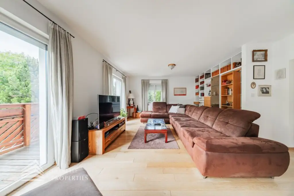 Luxuriöse Villa im Wienerwald – Beheizter Salzwasserpool, Gartenparadies & Premium-Parkmöglichkeiten