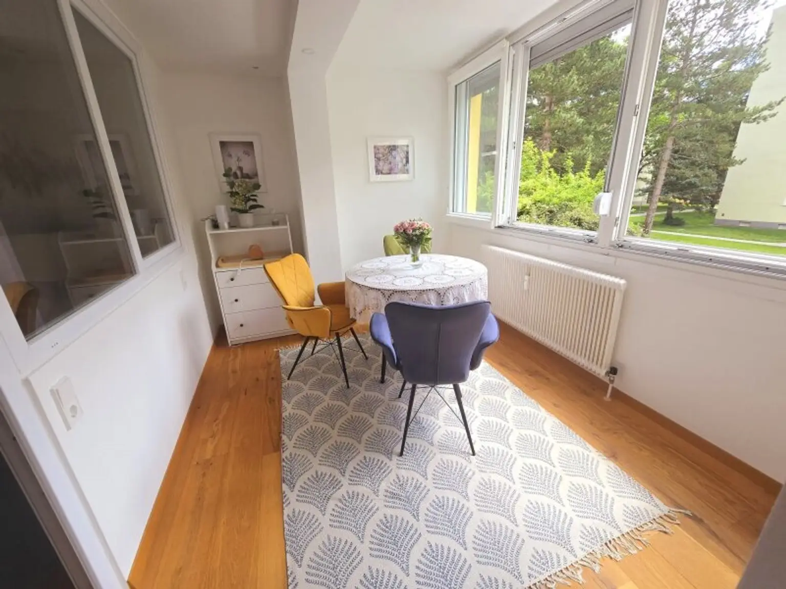 TOP LAGE - Koffer packen und einziehen! - hochwertig ausgestattete, moderne 3-Zimmer Wohnung mit verglaster Loggia - WIE ERSTBEZUG!