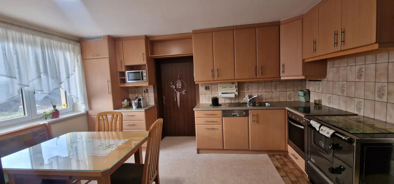 Essbereich mit Küche andere Ansicht