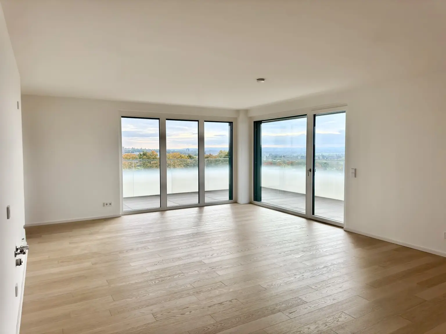 Provisionsfrei und fertig: Luxuriöse Balkonwohnung für Naturliebhaber! Ruhig und einzigartig