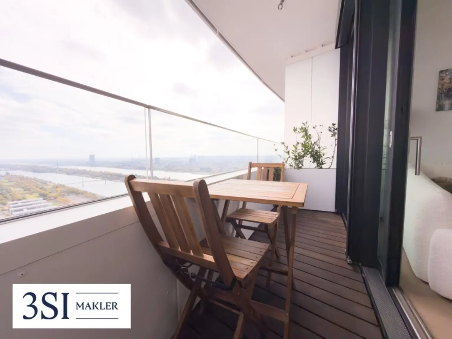 Möbliert, Pool, Sauna, Fitness in den DANUBEFLATS wohnen mit Luxusausstattung und phantastischem Ausblick