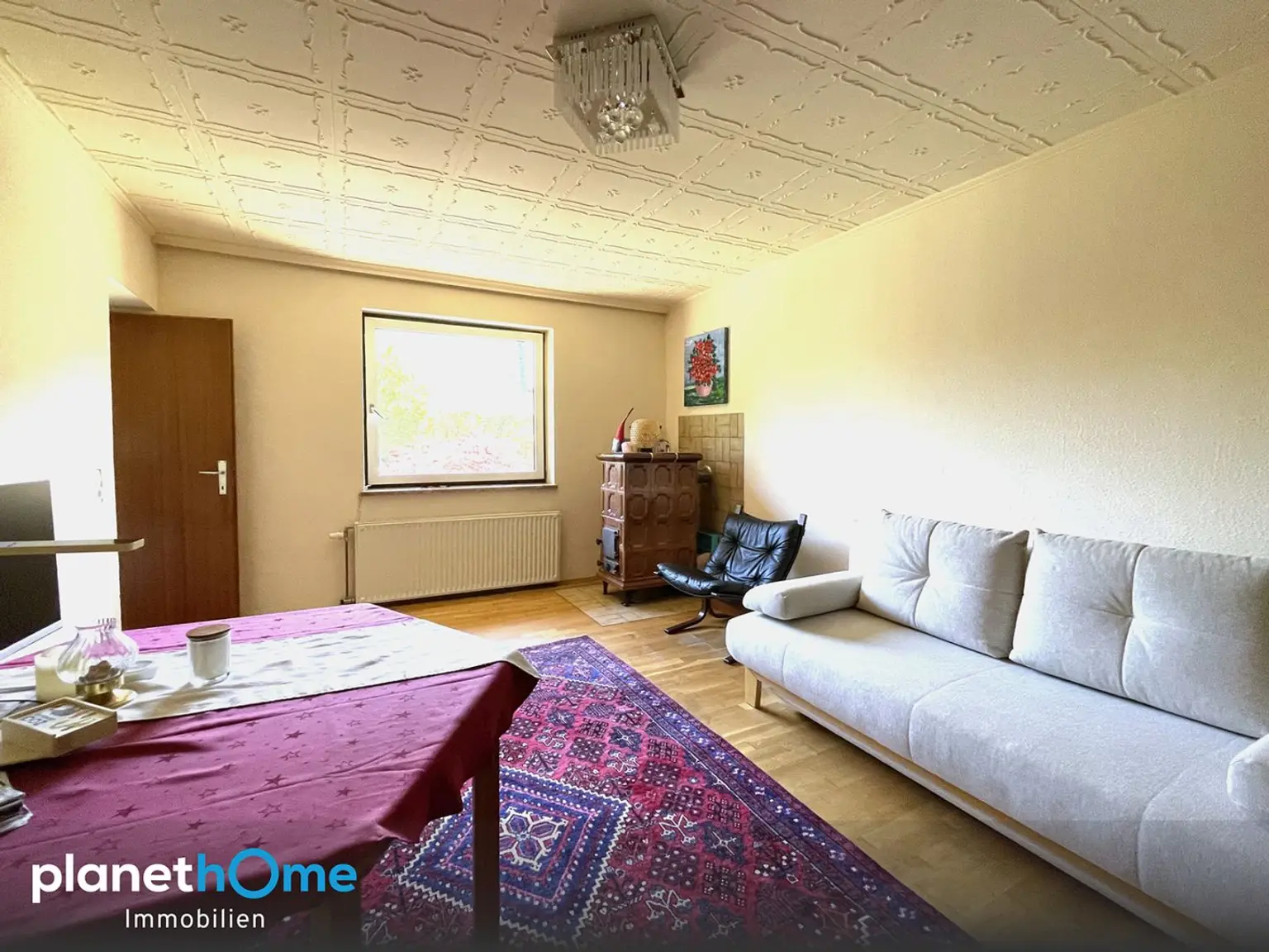 Esszimmer mit Kachelofen