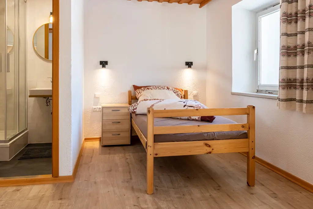 MIETE -  Helle 2 Zimmerwohnung mit Balkon inkl. Betriebskosten - in Virgen