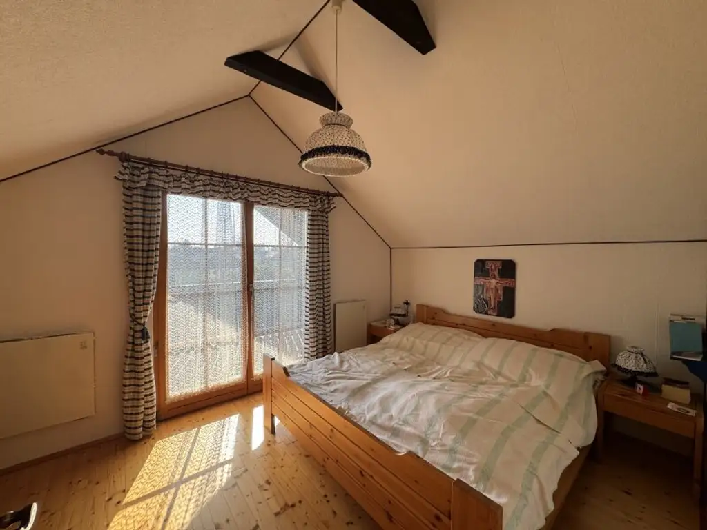 Sonniges Blockhaus mit Pool, Balkon & Gartenidylle in Sollenau