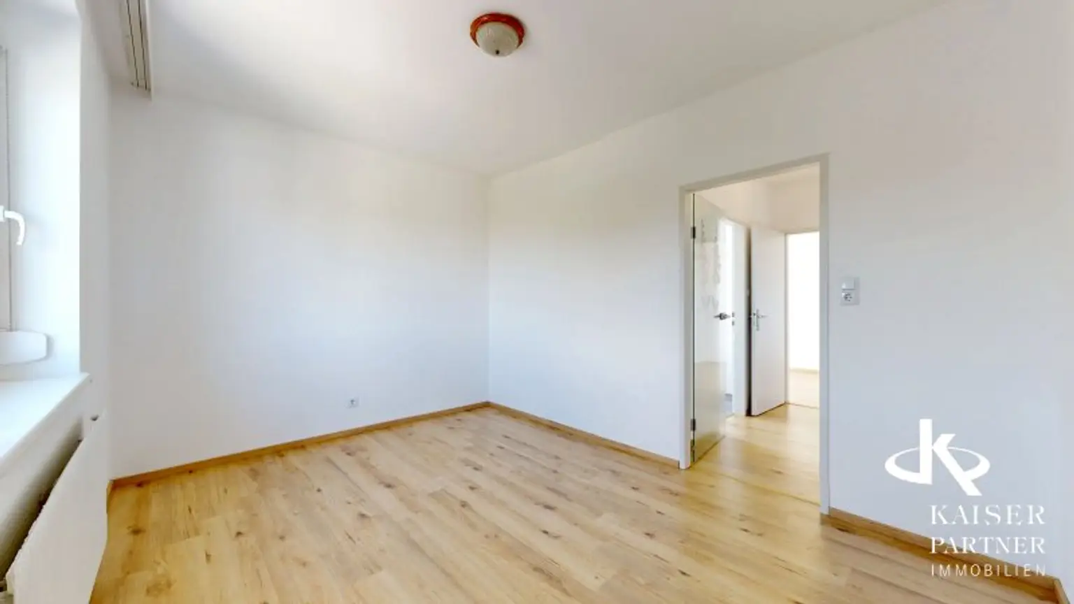 HELLE 3-ZIMMERWOHNUNG MIT LOGGIA IN GRÜNOASE!