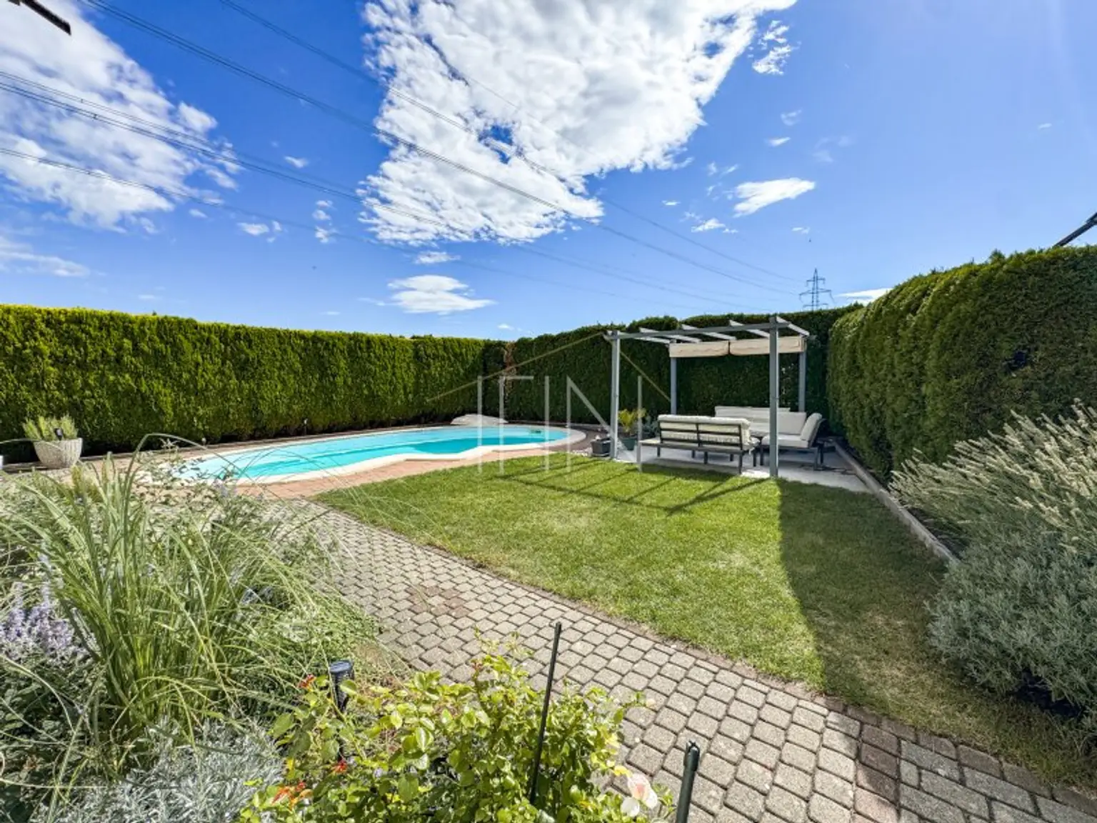 Einfamilienhaus mit Pool, Wellness & großem Garten in Hennersdorf