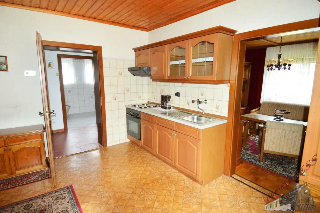Ein-/ Zweifamilienhaus in ruhiger Aussichtslage