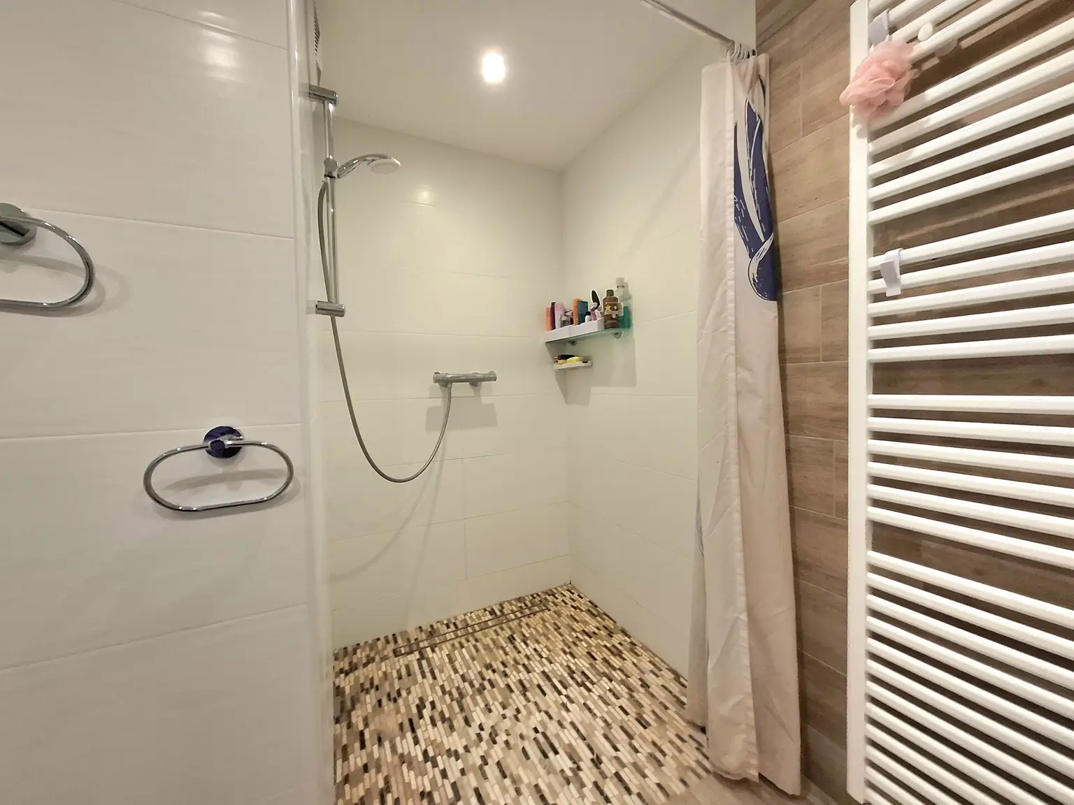 Vielseitig nutzbare Liegenschaft mit ausreichend Platz und herrlichem Blick auf die Hohe Wand