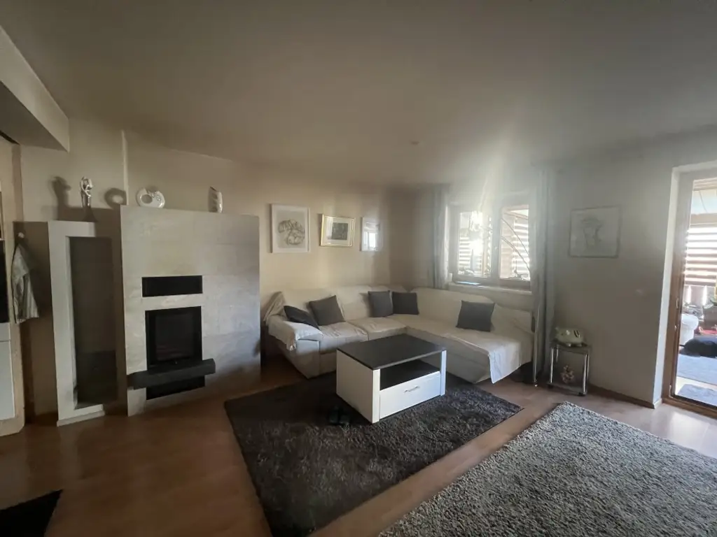 Erdgeschosswohnung mit Wintergarten in Stumm