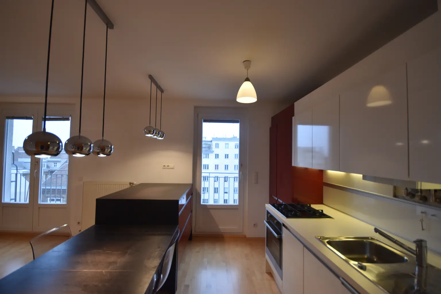 "4. BEZIRK - Moderne 2 Zimmer Wohnung mit großem Balkon und Weitblick"
