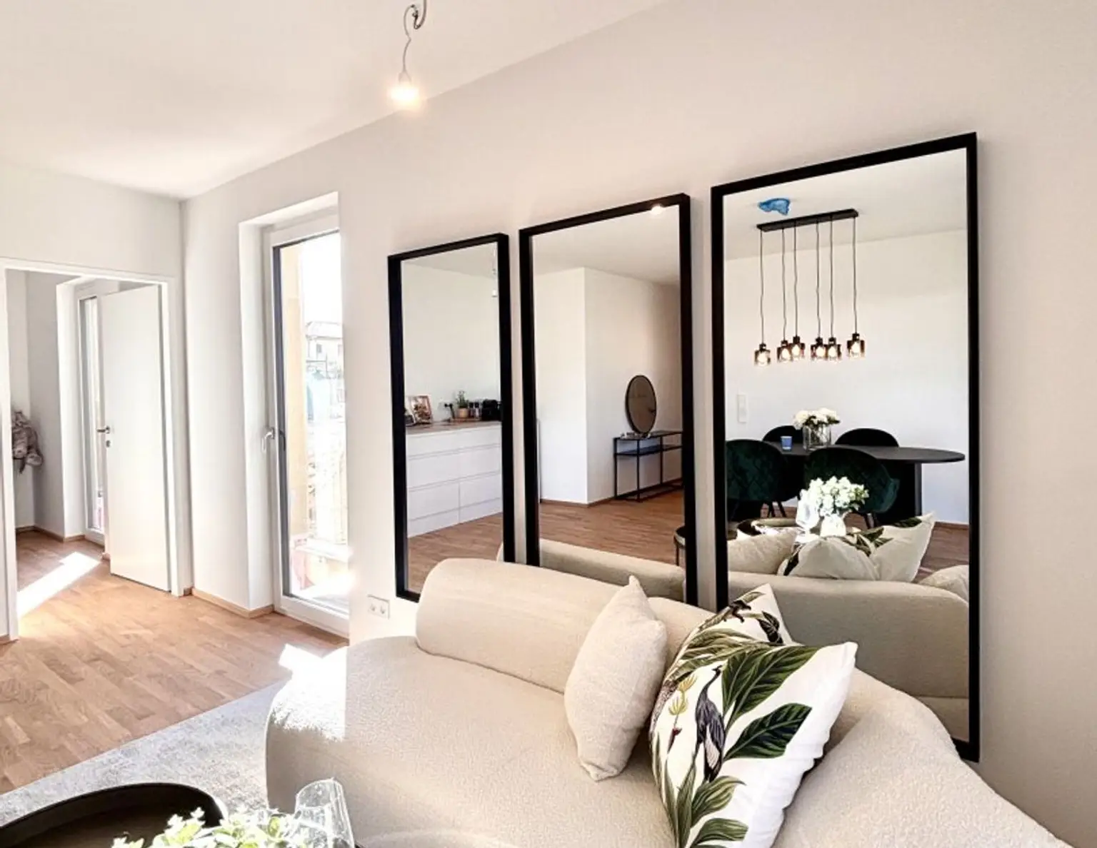 PROVISIONSFREI! 4-Zimmer-Wohnung mit viel Leichtigkeit und Licht | Zwei Bäder | Loggia & Balkon