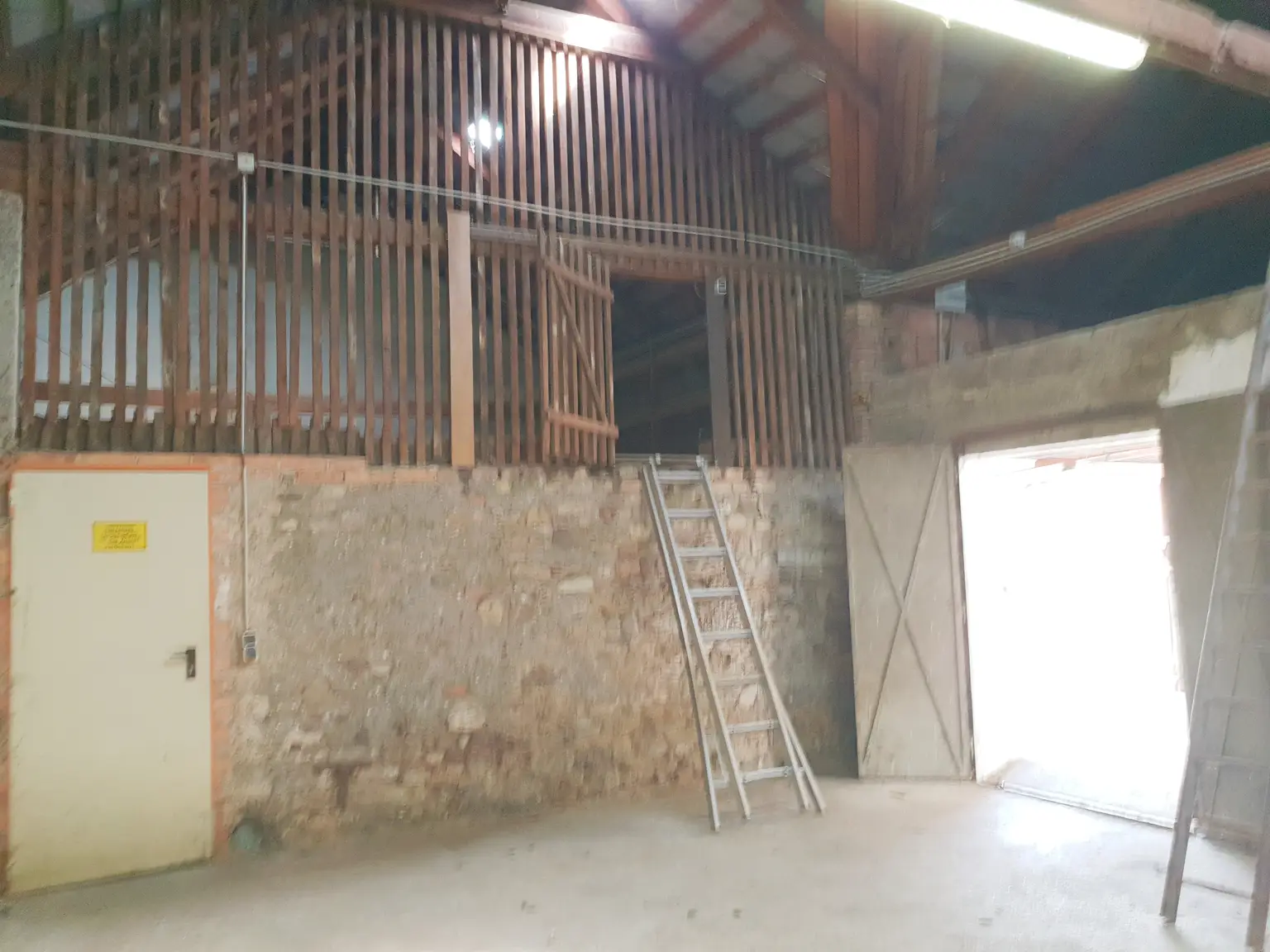 Bauernhaus mit zwei Wohneinheiten + Nebengebäude!