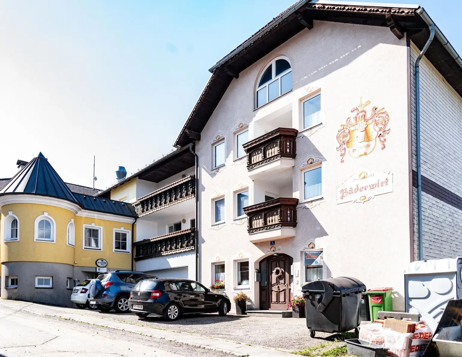 Bezirk Rohrbach: Zinshaus mit 4 Wohnungen, 3 Fremdenzimmer und Gaststätte - Ideal für Investoren!
