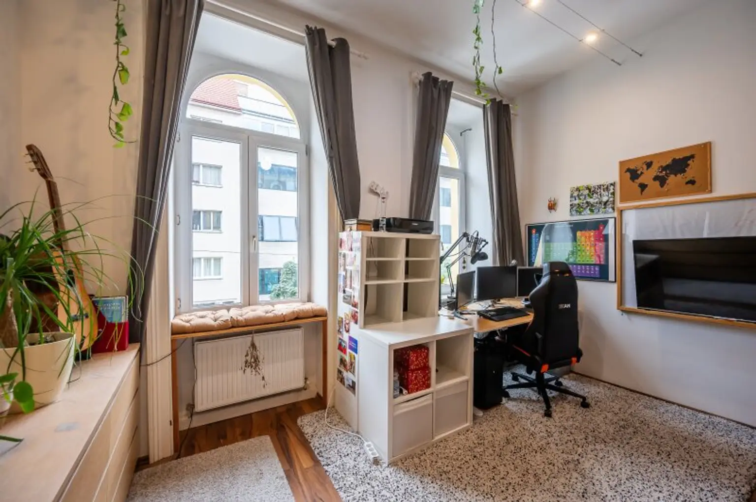 ++NEU++ perfekt geschnittene 2-Zimmer Altbauwohnung, wunderschöner Stilaltbau!