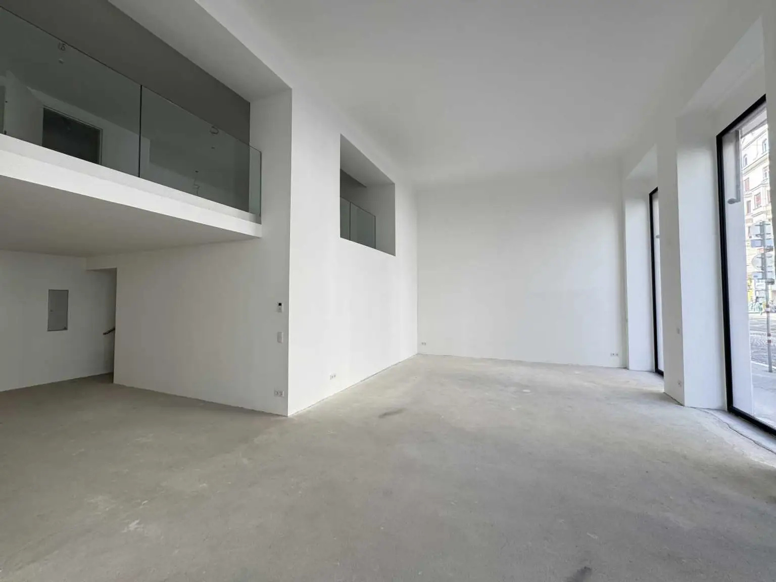 Moderne Geschäftsflächen im Edelrohbau zu mieten!