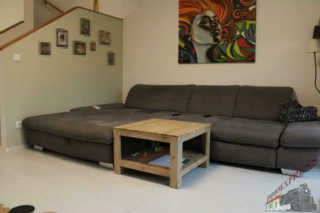 Sehr gut gelegenes Eckreihenhaus mit Garage, Garten & Pool sowie Infrarotkabine im Keller