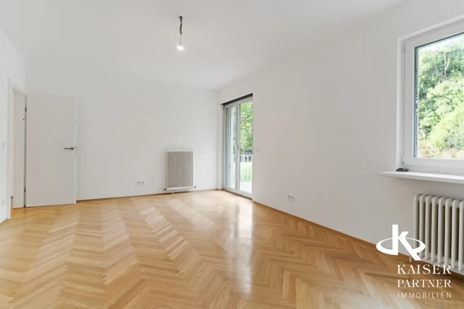 Neurenovierte 6-Zimmer-Wohnung mit  Terrasse in den Garten, Balkonen und Grünblick!