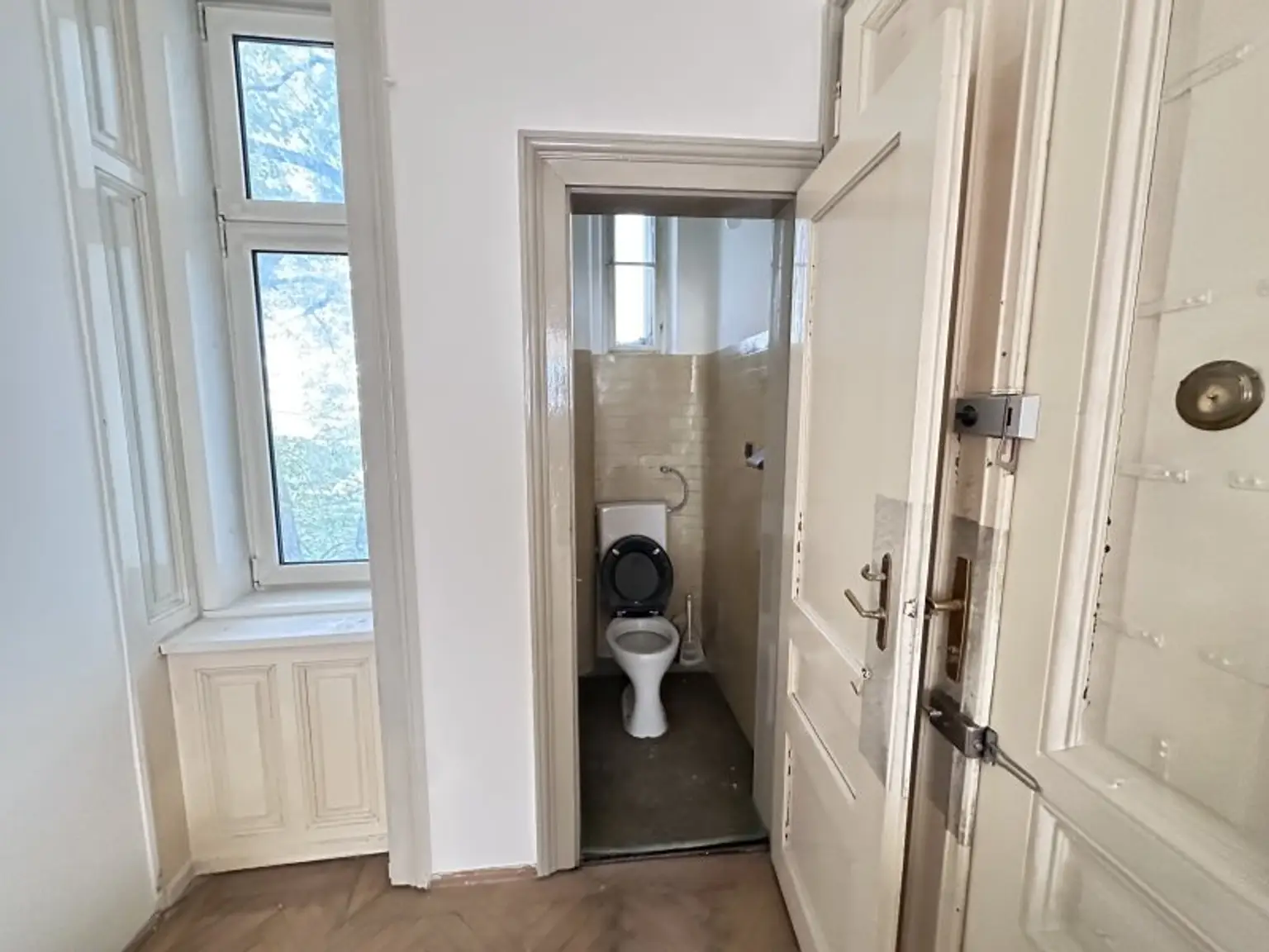 TOLLER ALTBAU - SCHÖNE WOHNUNG IM ALTWIENER STIL - ZUM SANIEREN