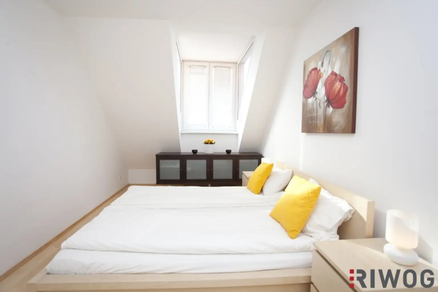 vollmöblierte Dachgeschosswohnung im Altbau *** 3 Gehminuten zum AKH Wien bzw zur Alser Straße