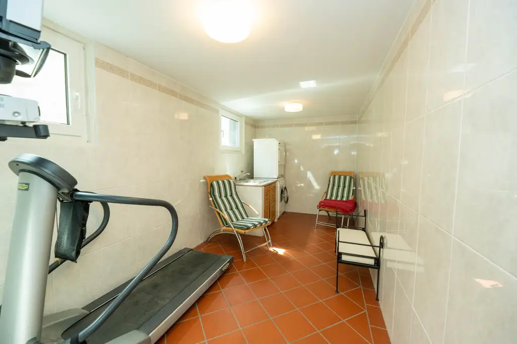 Einfamilienhaus mit Wintergarten, Sauna, Weinkeller & Weitblick in Ratsch an der Weinstraße