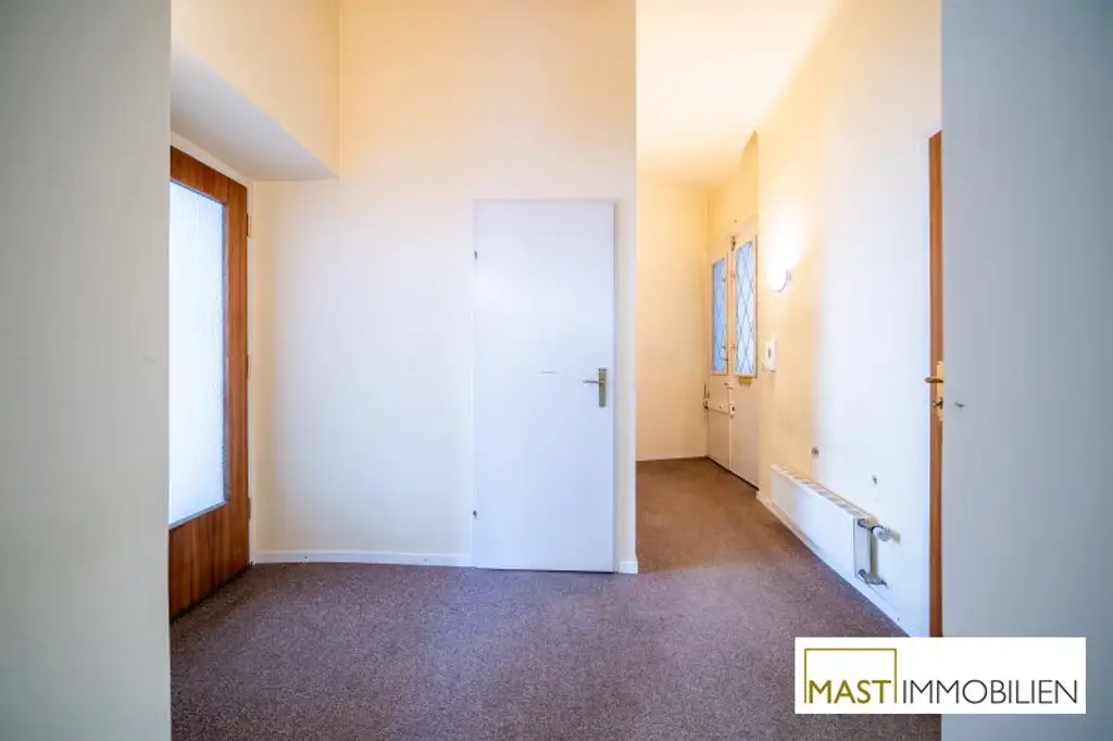 *NEU* Sanierungsbedürftige 4-Zimmer Wohnung mit Kirchenblick