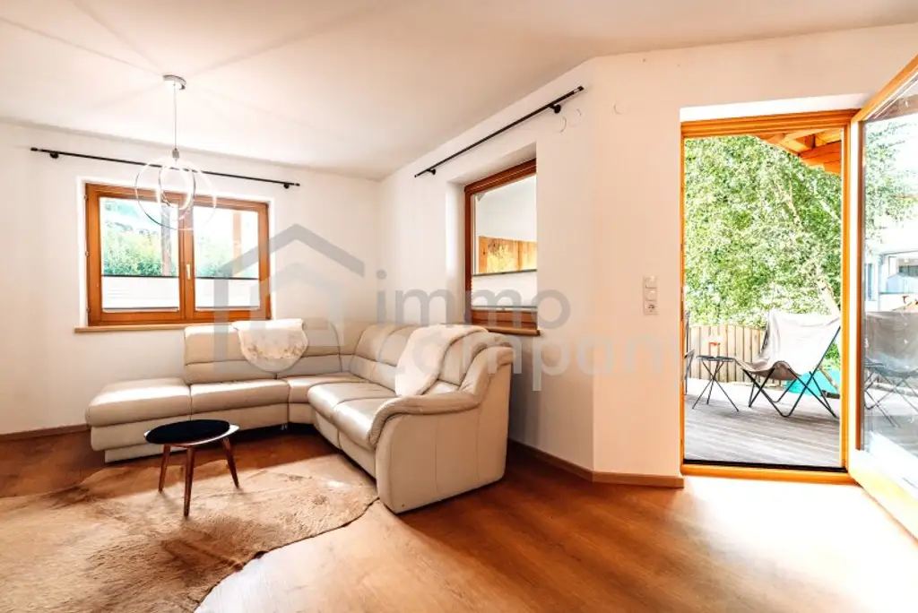 WOHNEN AM SEE - Absolute Rarität in unmittelbarer Seenähe mit Bergblick - 5 Zimmer Erdgeschoßwohnung mit großzügigen Räumlichkeiten