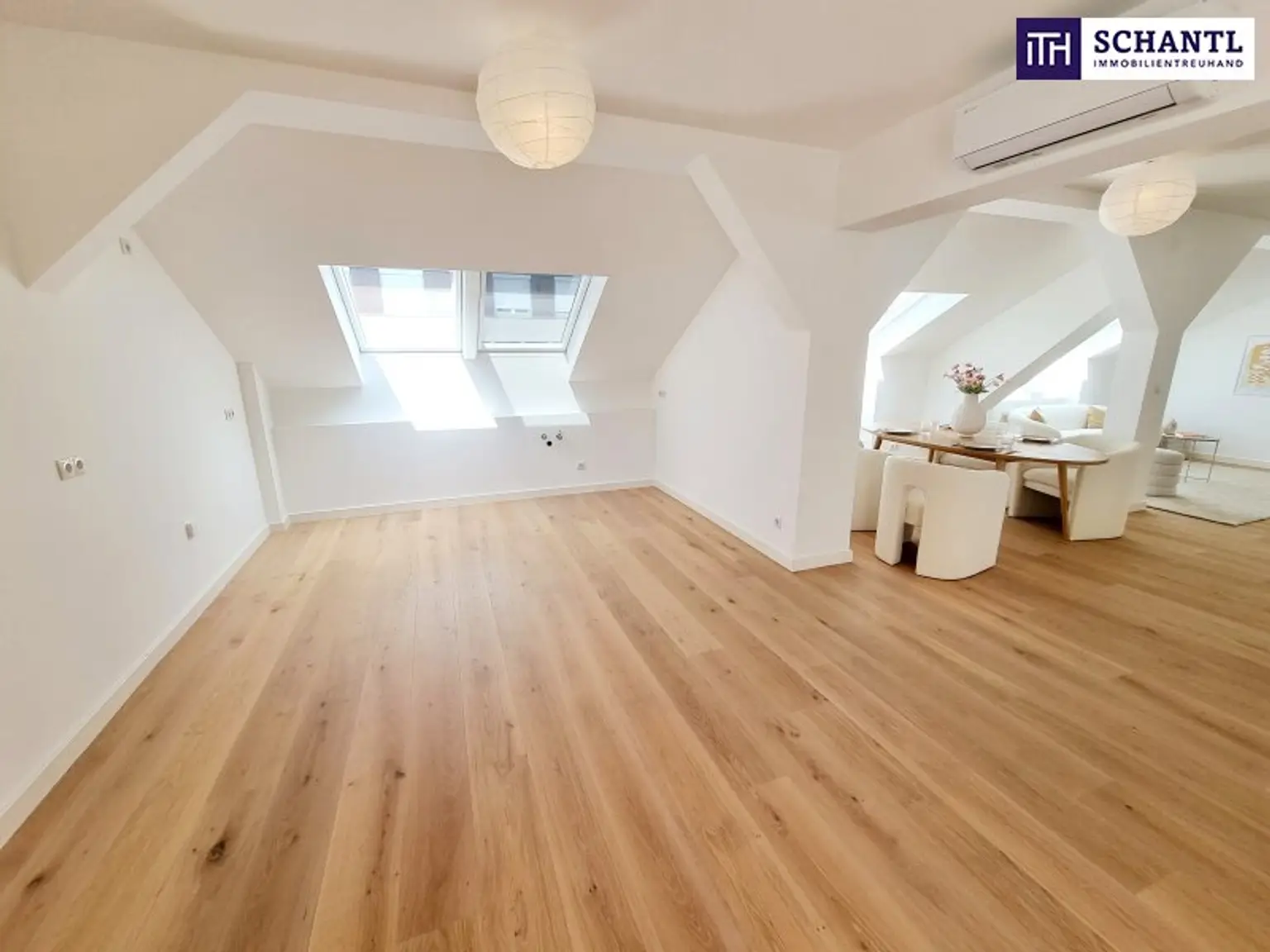 WOW! Stylischer Wohntraum im Dachgeschoss! Frisch saniert + Ruhelage + Traumhaftes Altbauhaus + Hofseitige Terrasse + U-Bahn ums Eck + Beste Infrastruktur und Anbindung!