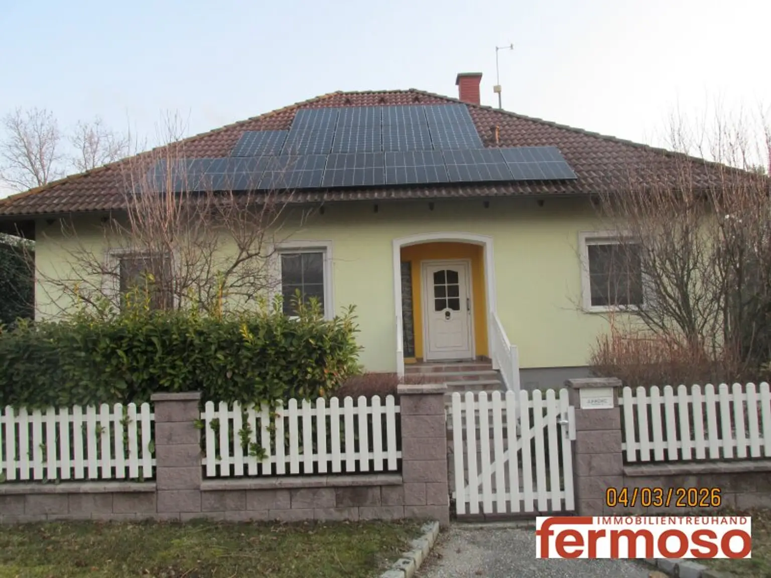 Traumhafter Bungalow vollunterkellert mit Fitness und Kino, perfekt und gepflegt mit wunderbaren Garten