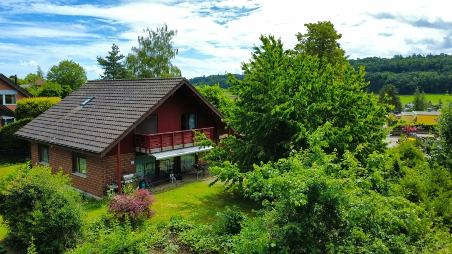 Grosszügigies Einfamilienhaus mit grossem Garten und Weitblick