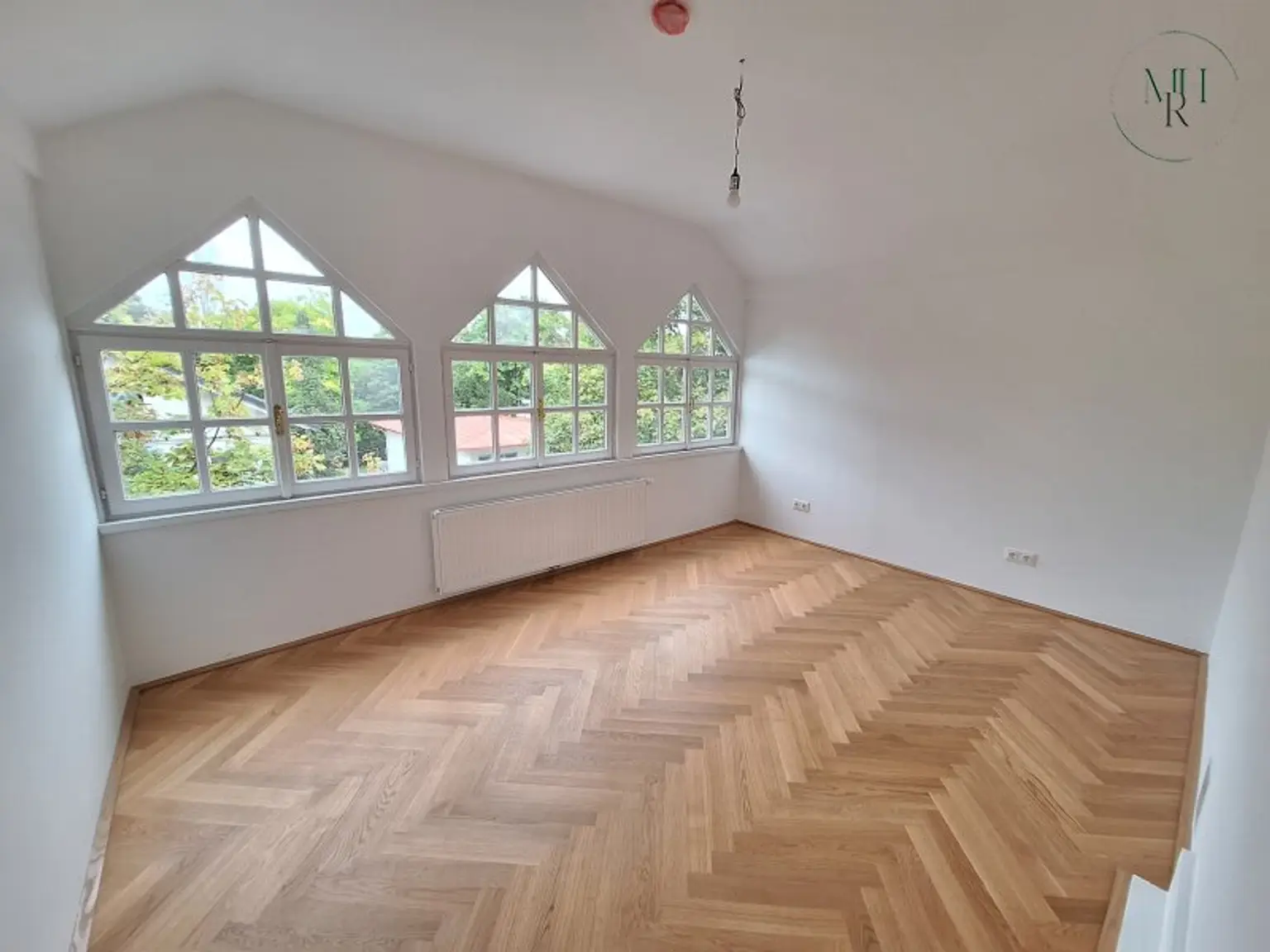 Exklusiv Wohnen in Toplage Währings - hochwertig sanierte Penthousemaisonette mit Grünblick und Garten