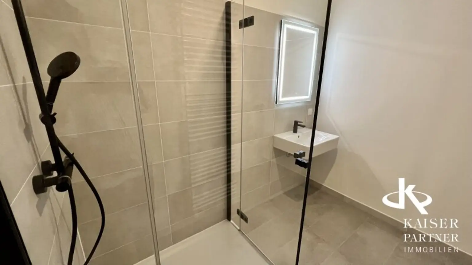 Moderne 3-Zimmer-Wohnung in 1220 Wien – Erstbezug mit Balkon und Stellplatz, Nahe Badeteich Hirschstetten!