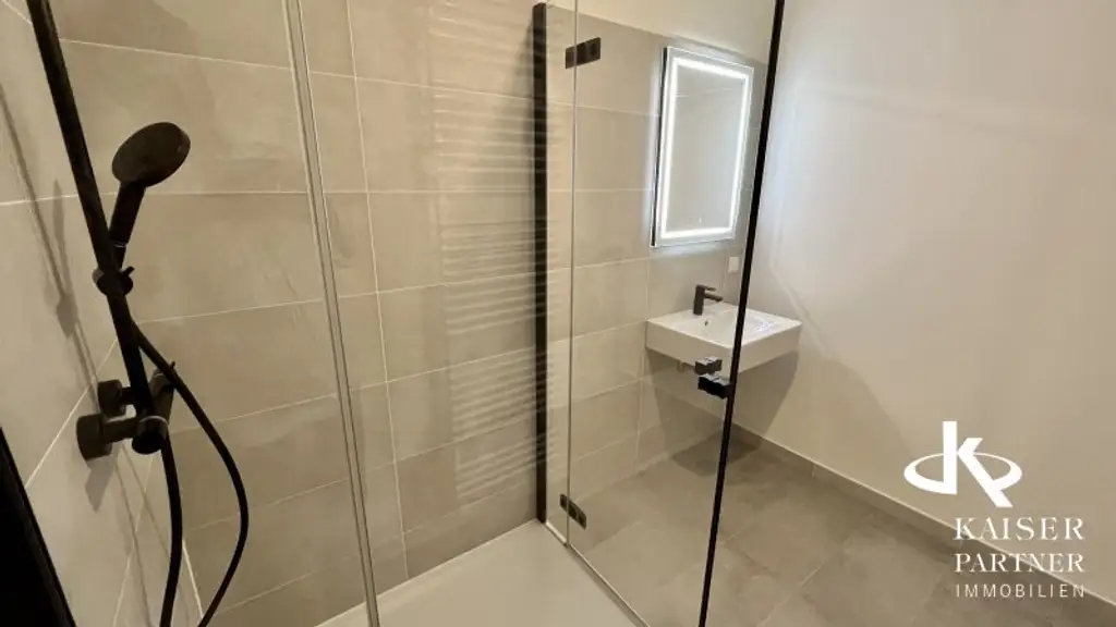 Moderne 3-Zimmer-Wohnung in 1220 Wien – Erstbezug mit Balkon und Stellplatz, Nahe Badeteich Hirschstetten!