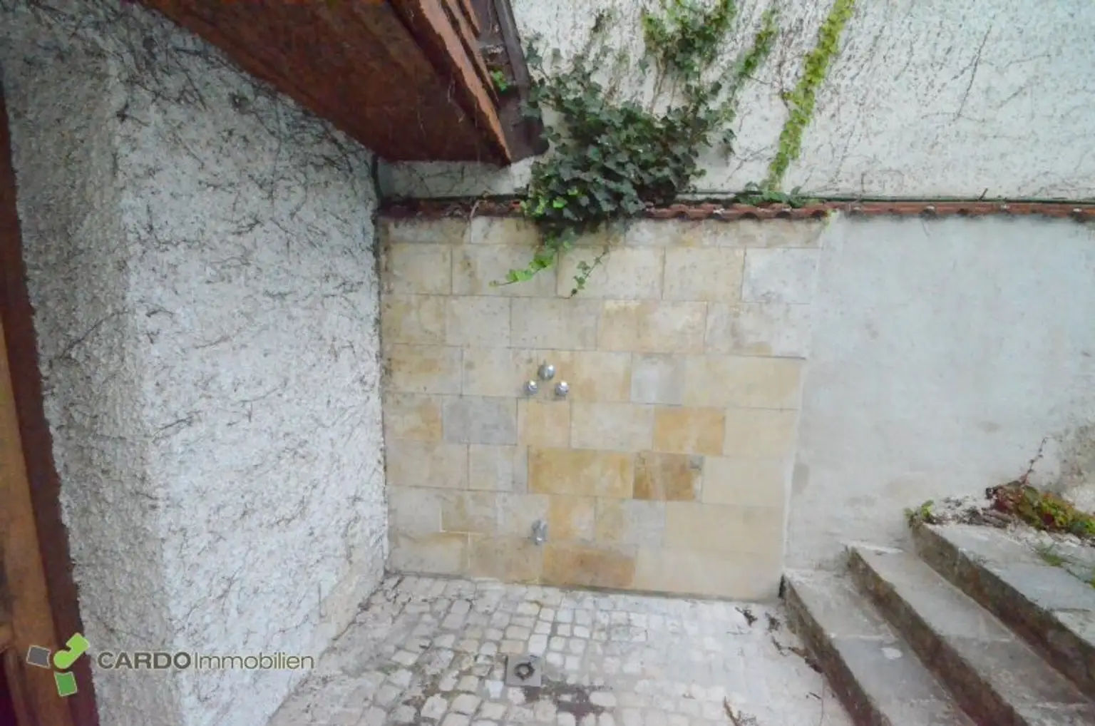 Frisch sanierte Stockhaus mit Pool in Grünlage, ruhigen Nebenstraße