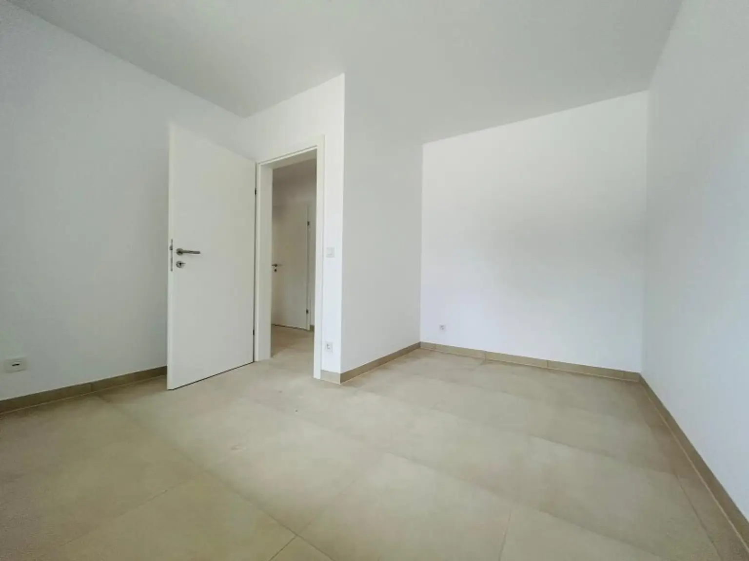 Traumhafte Doppelhaushälfte - Erstbezug, 5 Zimmer, Garten, Terrasse, 2 Stellplätze - Nähe Bahnhof!