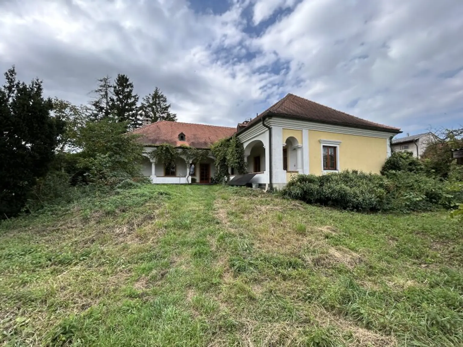 ++ Charmantes Mehrfamilienhaus mit großem Garten in Kleinmutschen ++