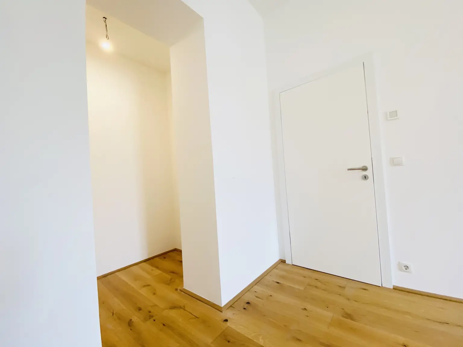 Exklusiver Erstbezug nach Sanierung - 3-Zimmerwohnung mit Freifläche in den ruhigen Innenhof