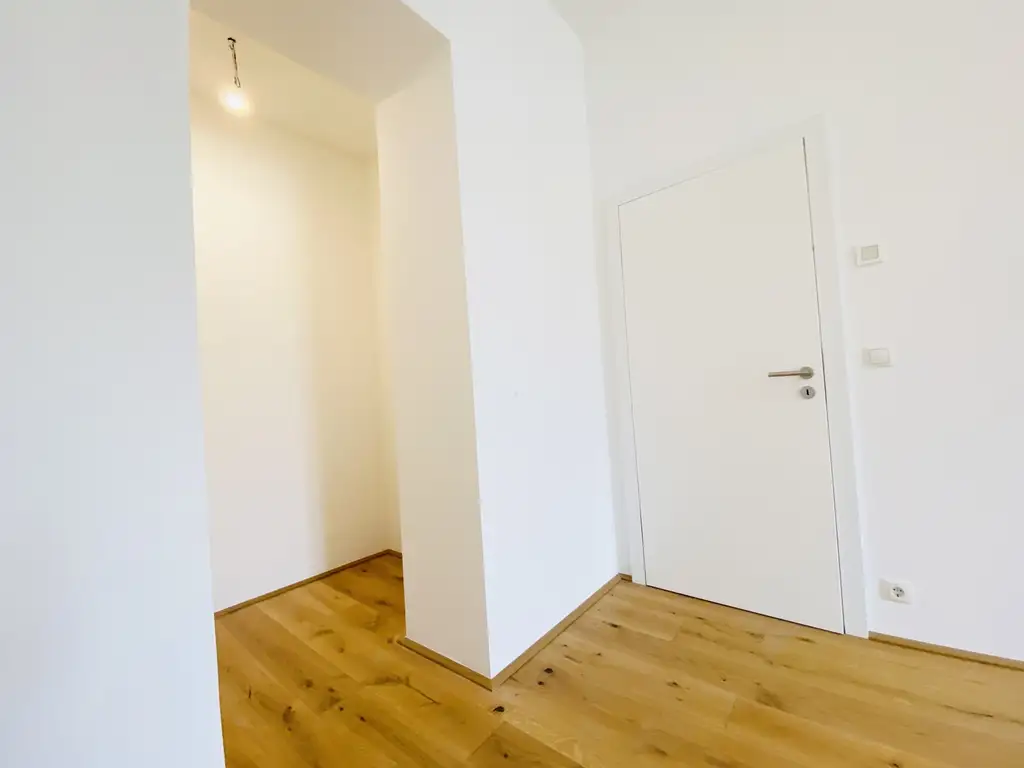 Exklusiver Erstbezug nach Sanierung - 3-Zimmerwohnung mit Freifläche in den ruhigen Innenhof