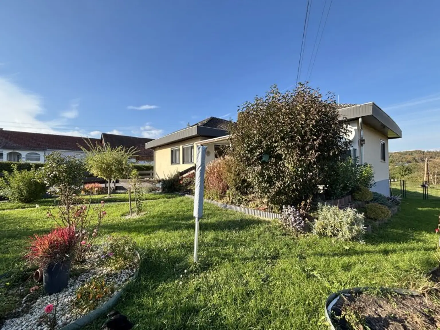 ** FAMILYS BEST **   Reinersdorf !! Bungalow mit ca. 122 m2 Wfl. in ruhiger, idyllischer Ortsrandlage mit ca. 1.200 m2 Eigengrund !!