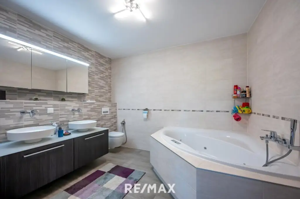 WOHNEN MIT STIL | KOMFORT | LUXUS UND SWIMMINGPOOL in Grünruhelage.