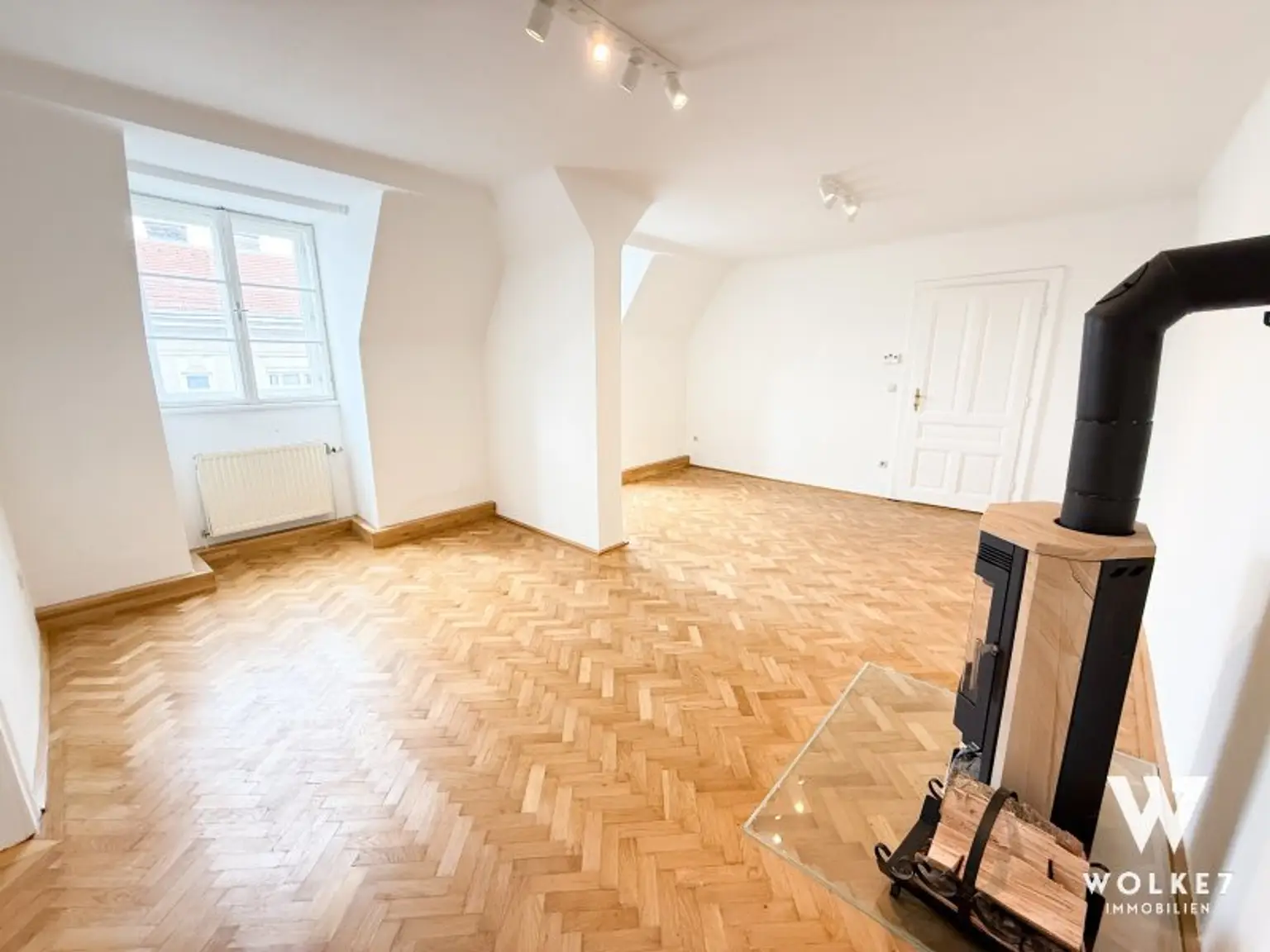 Sonnige 2-Zimmer-Dachgeschosswohnung im Nibelungenviertel nähe Schmelz