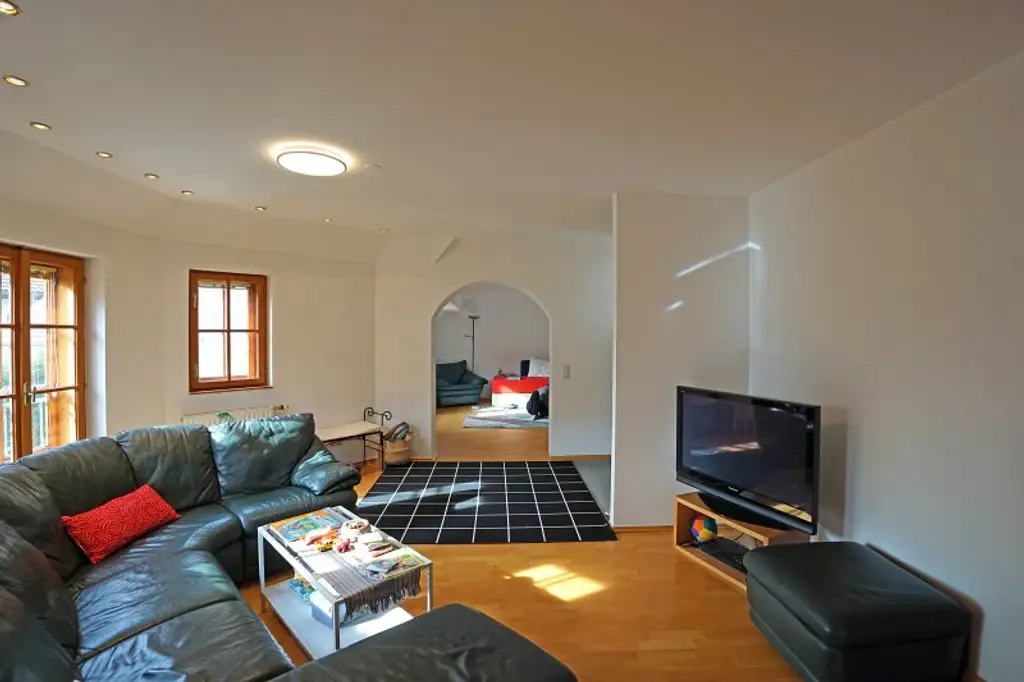 Großzügige 6-Zimmer-Wohnung im charmanten „Adlerhof“ - inkl. Eigengarten und Stellplatz