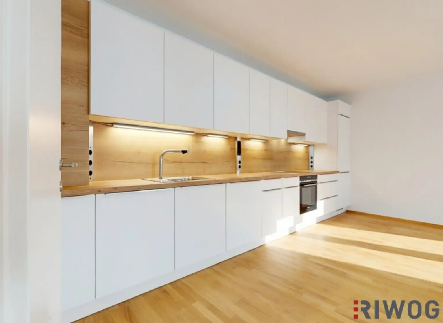 ERSTBEZUG nach Sanierung I 3 Zimmerwohnung im Herzen Klosterneuburgs I Gemeinschaftsgarten I Tischler-Küche mit Siemens Geräten